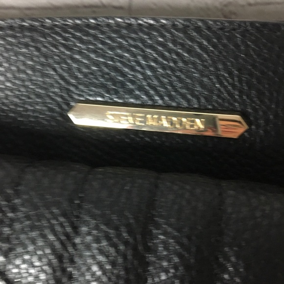 Steve Madden Quilted  Cream & Black Shoulder Purse - Picture 7 of 14